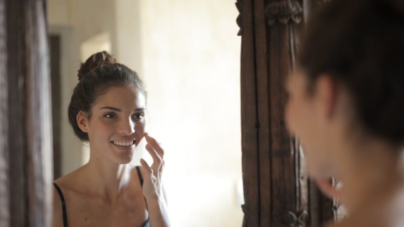 Comment bien préparer sa peau avant le maquillage