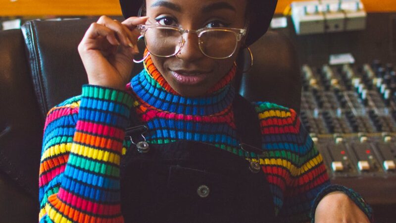 Comment intégrer des pièces vintage dans votre garde-robe féminine
