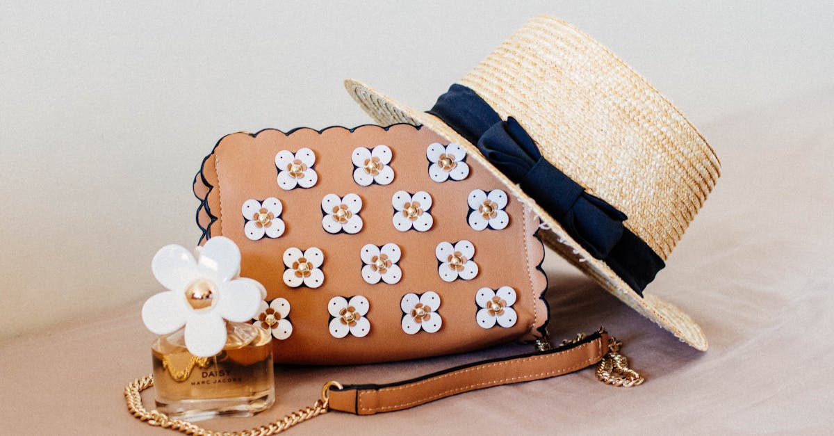 découvrez notre collection d'accessoires tendance pour sublimer votre style. que vous recherchiez des bijoux, des sacs ou des ceintures, trouvez les pièces parfaites pour compléter votre look avec élégance.