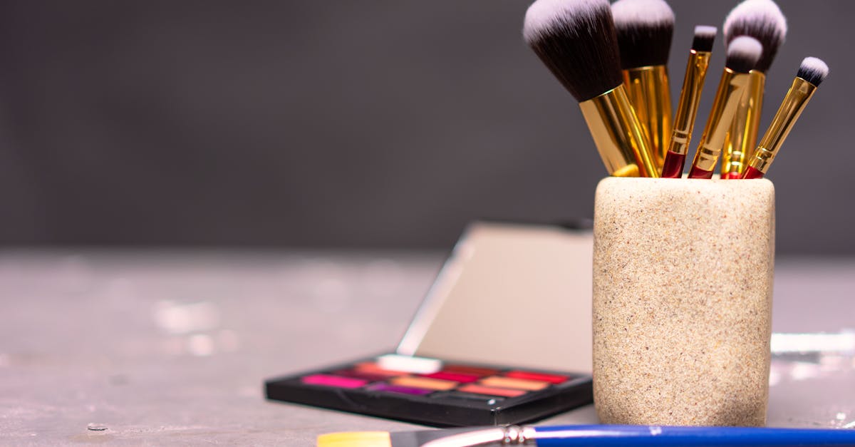 découvrez comment optimiser votre espace de beauté avec nos conseils d'organisation pratiques. transformez votre routine de soins en un moment agréable grâce à des astuces pour classer et ranger vos produits de beauté efficacement.