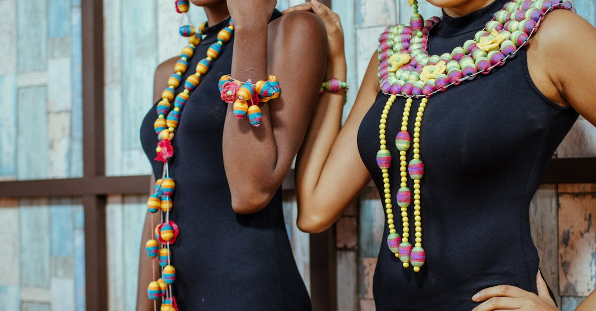 découvrez notre collection d'accessoires audacieux qui ajoutent une touche unique et stylée à votre tenue. osez l'originalité avec des pièces qui attirent tous les regards.
