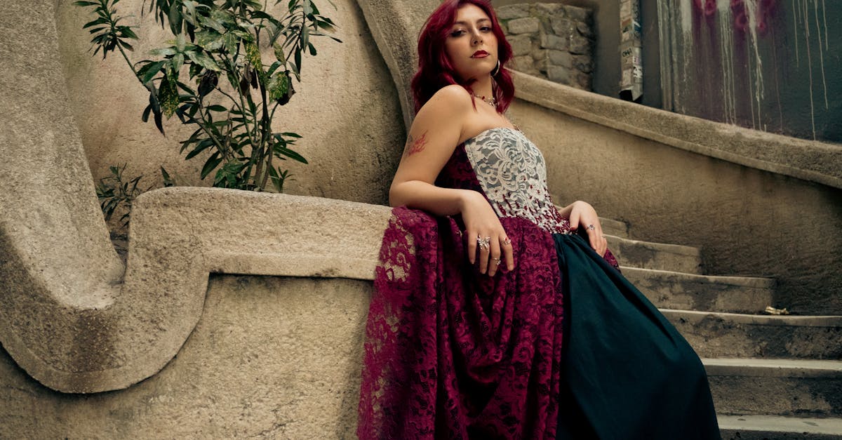 découvrez notre collection élégante d'eveningwear pour femmes, alliant sophistication et confort. parfaite pour toutes vos occasions d'exception, trouvez la tenue qui fera tourner les têtes.