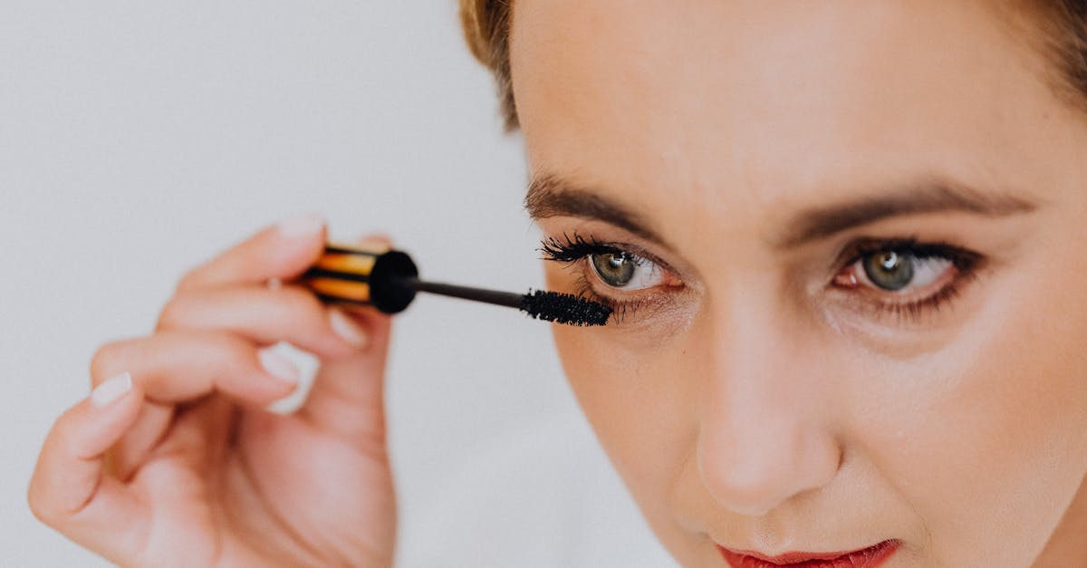 découvrez des techniques innovantes pour améliorer l'apparence de vos yeux. que ce soit par le maquillage, des soins ou des conseils de beauté, apprenez à mettre en valeur votre regard et à illuminer votre visage avec des astuces pratiques et tendance.
