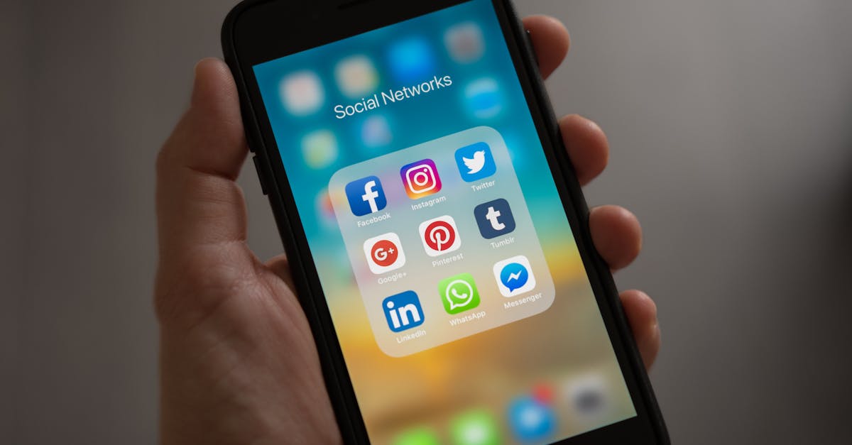 découvrez l'impact des réseaux sociaux sur notre vie quotidienne. explorez comment ces plateformes transforment la communication, influencent les comportements et offrent des opportunités sans précédent pour les entreprises et les individus.