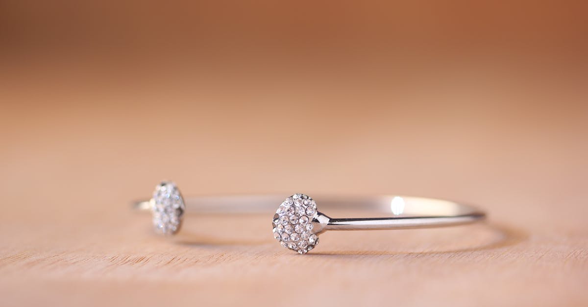 découvrez nos accessoires intemporels qui allient élégance et fonctionnalité. enrichissez votre garde-robe avec des pièces classiques qui transcendent les tendances et ajoutent une touche sophistiquée à chaque tenue.