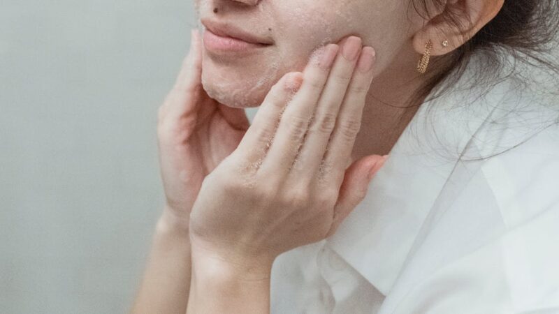 Les astuces pour une peau radieuse grâce à l’exfoliation régulière