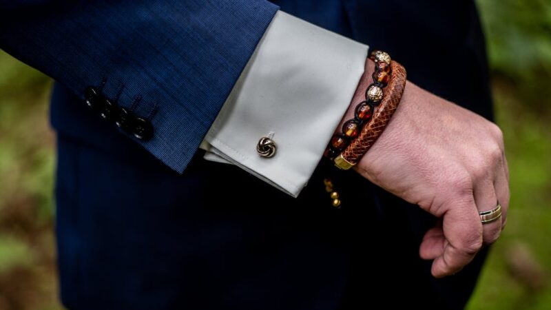 Les secrets pour associer bijoux et tenues avec finesse