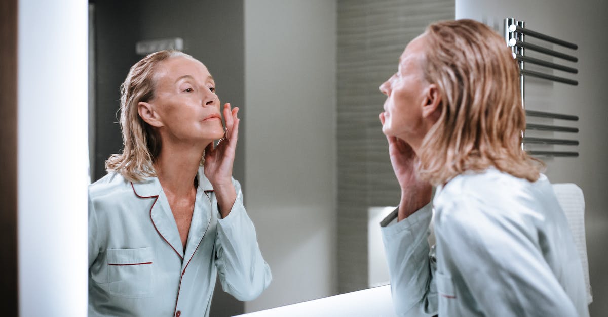 découvrez notre routine de soins de la peau du soir : des étapes essentielles pour purifier, hydrater et revitaliser votre peau après une longue journée. adoptez des produits adaptés pour un teint éclatant dès le matin.