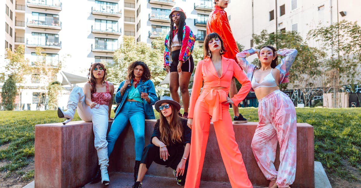 découvrez l'univers fascinant des icônes de la mode qui ont marqué l'histoire par leur style unique et leur influence sur les tendances. plongez dans les biographies et les looks emblématiques de ces personnalités qui redéfinissent la manière de s'habiller.