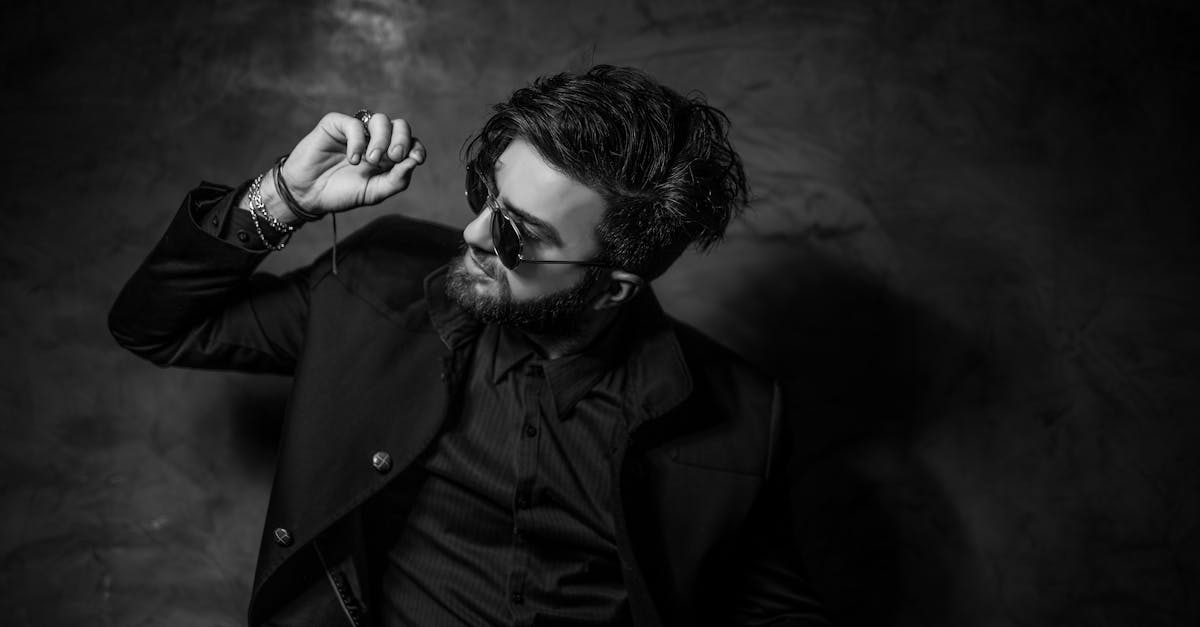 découvrez les dernières tendances de la mode masculine avec notre collection de menswear. des vêtements stylés et confortables pour toutes les occasions, alliant élégance et modernité. explorez notre sélection pour affirmer votre style avec assurance.