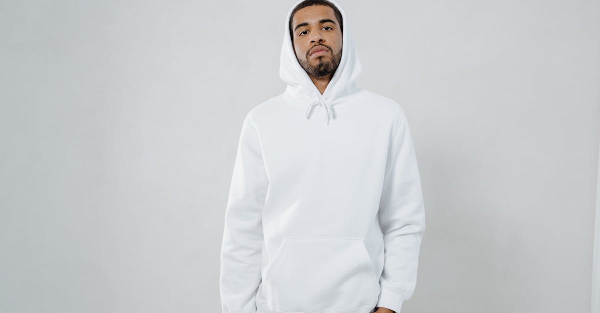 découvrez notre collection de menswear élégante et moderne, alliant confort et style. trouvez le parfait équilibre entre tendances actuelles et classiques intemporels, pour un look qui vous démarque en toute occasion.