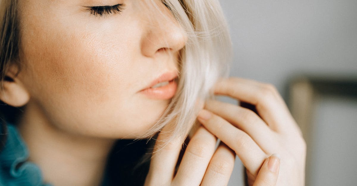 découvrez l'art du maquillage naturel avec nos astuces et produits qui subliment votre beauté tout en respectant votre peau. adoptez un look frais et éclatant au quotidien !
