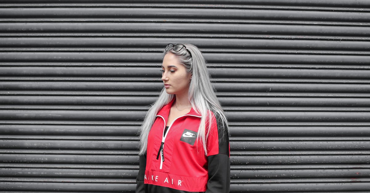 découvrez l'univers du streetwear : tendances, styles uniques et cultures urbaines. explorez les dernières collections, conseils de mode et inspirations pour un look moderne et décontracté, alliant confort et esthétique.