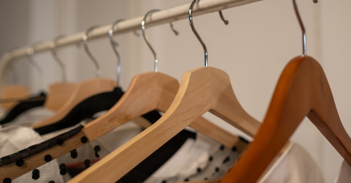 découvrez les essentiels de la garde-robe : des pièces intemporelles et polyvalentes qui s'adaptent à tous les styles. complétez votre look avec des vêtements incontournables, parfaitement conçus pour chaque occasion.