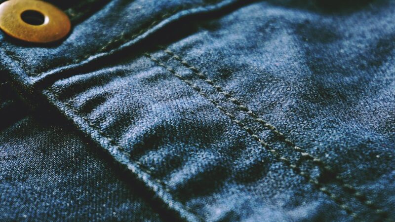 Les tendances en denim pour un style masculin authentique