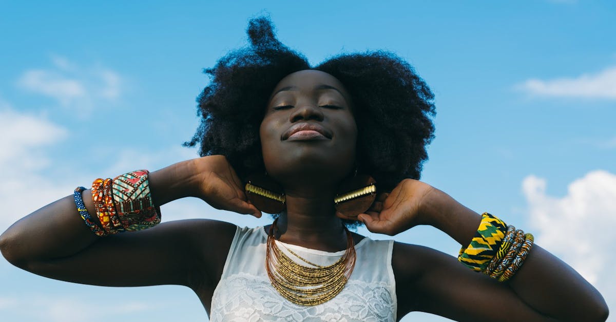 découvrez notre collection de bijoux ethniques, alliant tradition et modernité. chaque pièce raconte une histoire unique, mettant en valeur des designs artisanaux et des matériaux authentiques. explorez la richesse des cultures à travers des créations originales qui ajouteront une touche d'exotisme à votre style.