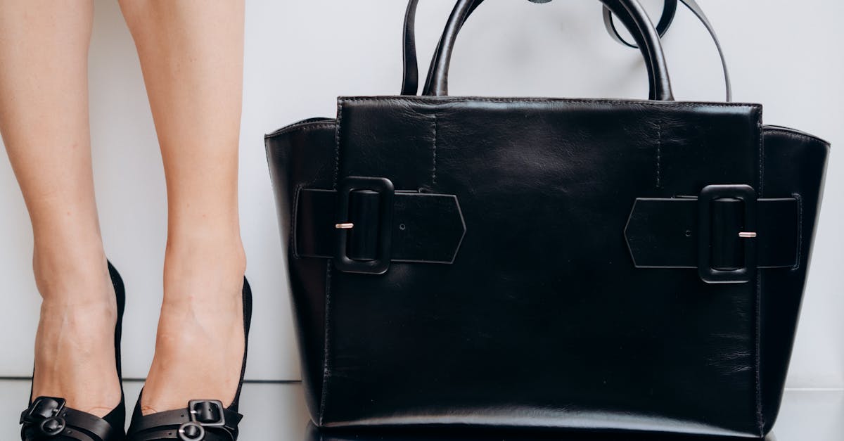découvrez les dernières tendances de la mode : des styles incontournables aux accessoires en vogue, restez à la pointe de la mode et exprimez votre personnalité à travers des looks uniques et contemporains.